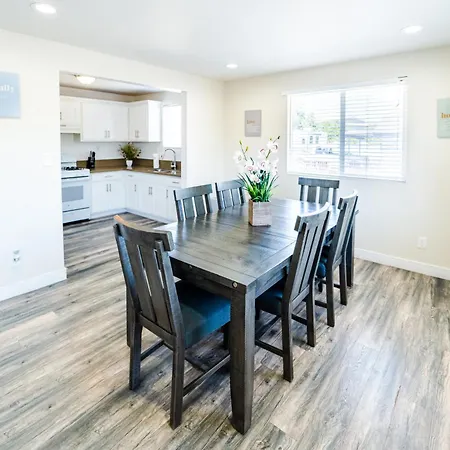 Spacious 5 Bedroom 3 Bath Home For Large Groups By Dt La Los Angeles Exterior photo