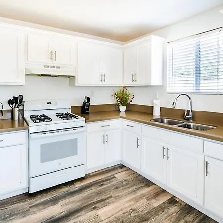 Spacious 5 Bedroom 3 Bath Home For Large Groups By Dt La Los Angeles Exterior photo
