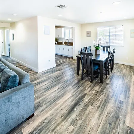 Spacious 5 Bedroom 3 Bath Home For Large Groups By Dt La Los Angeles Exterior photo