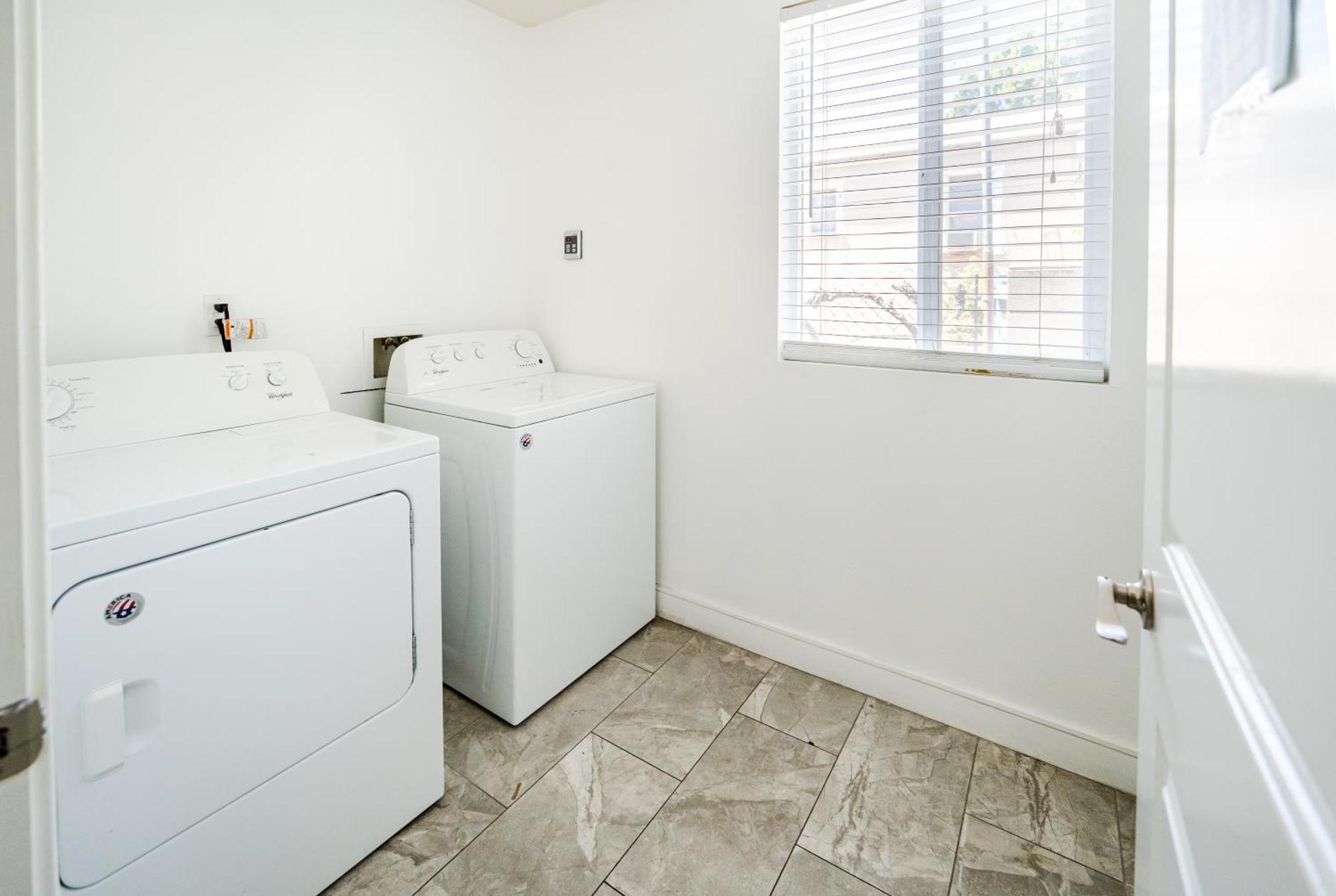 Spacious 5 Bedroom 3 Bath For Large Groups By Dt La Apartamento