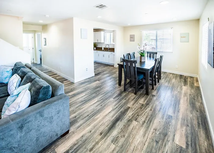 Spacious 5 Bedroom 3 Bath Home For Large Groups By Dt La