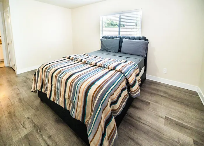 Spacious 5 Bedroom 3 Bath Home For Large Groups By Dt La
